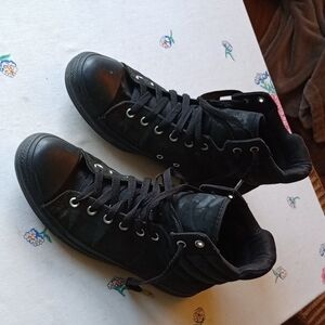 Converse Chuck Taylor Black High-Top Sneakers/ Boots. Used. Size 11